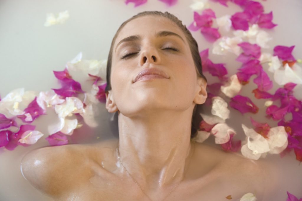 Wellness Blütenbad zum loslassen Wellness Blütenbad zum loslassen