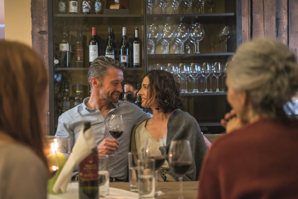 Weinverkosten an der Theaterbar Vinothek Weinverkosten an der Theaterbar Vinothek