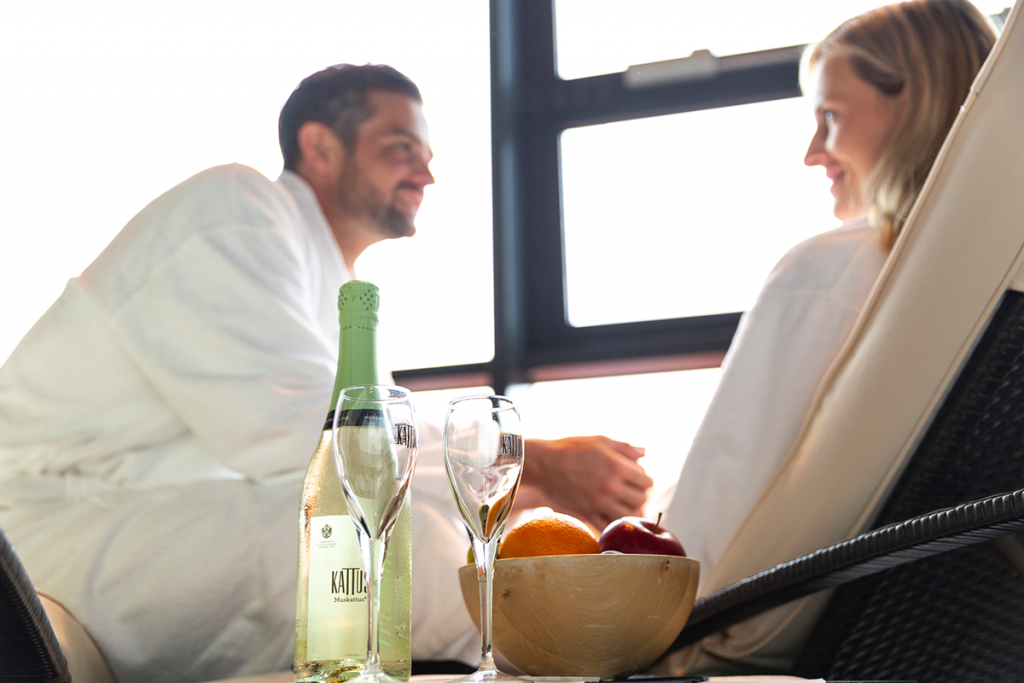 Wohlfühlen mit Obstkorb und Prosecco Wohlfühlen mit Obstkorb und Prosecco